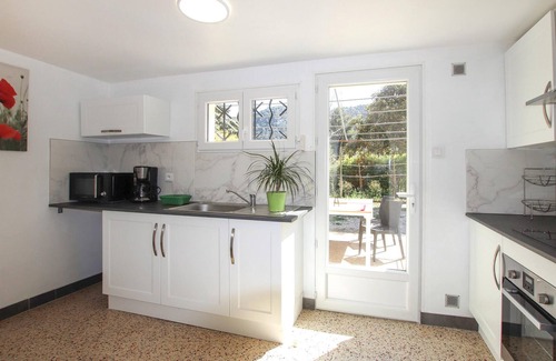Gemenos Apartment | 2 bedroom stunning apartment in Gemenos