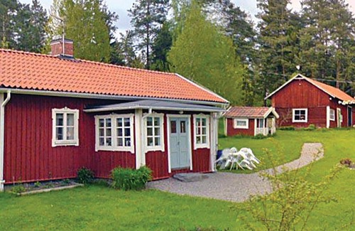 Gnesta Municipality House | 2 bedroom stunning home in Björnlunda