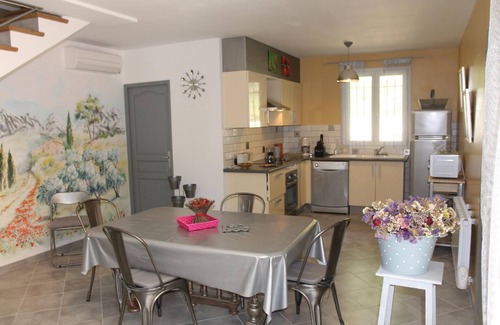 Merindol House | 2 bedroom stunning home in Merindol