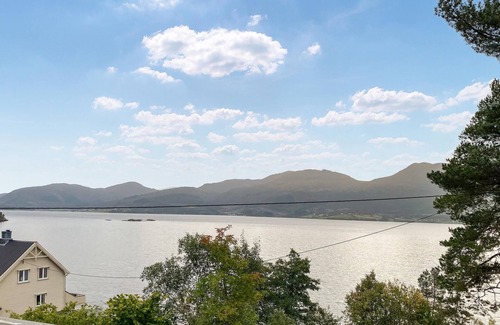 Halsa Municipality House | 2 bedroom stunning home in Foldfjorden