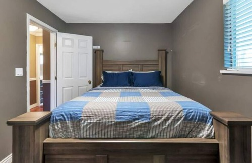 Langley Apartment | 2 bedroom Suite on Acreage with Netflix