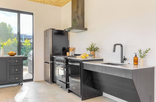 Downtown Palm Springs Hotel | 2-Bedroom Suite | Blackhaus Hotel by AvantStay