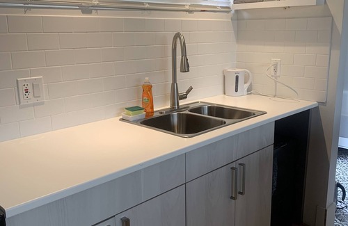 District of North Vancouver Apartment | 2 bedroom Suite, 5 minutes to Deep Cove