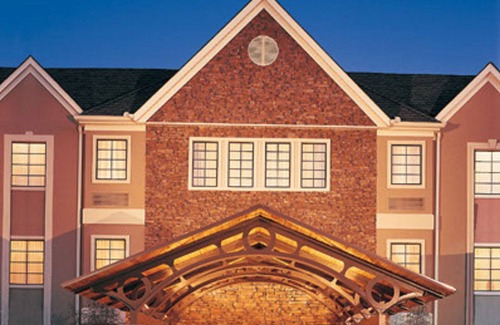 Rochester Condo | 2 Bedroom Suite | Free Breakfast. Pool & Hot Tub. Your Next Trip!