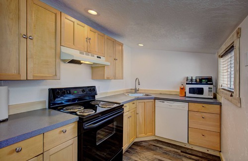 Cascade Hotel | 2 Bedroom Suite, Full Kitchen, Non-Smoking