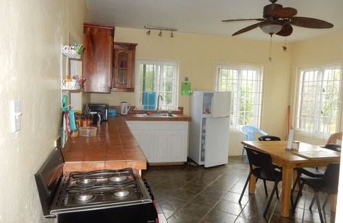 Silver Sands Apartment | 2 BEDROOM SUITE-STEPS TO WHITE SAND BEACH