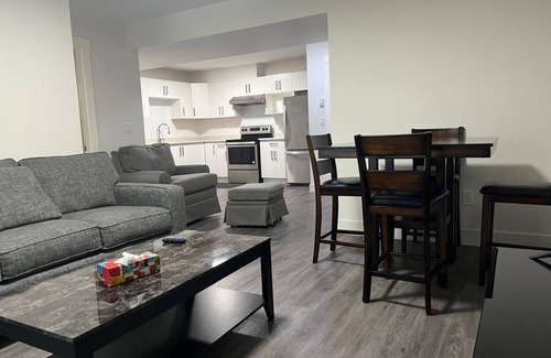 South Clearbrook House | 2 Bedroom suite with free parking