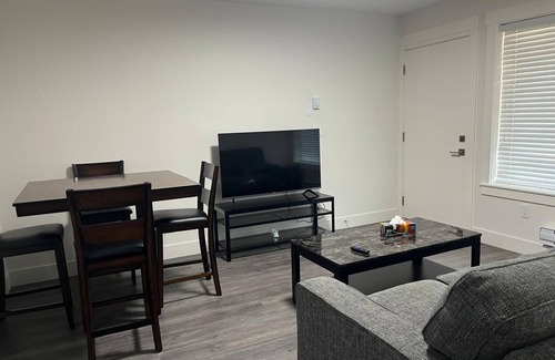 South Clearbrook House | 2 Bedroom suite with free parking