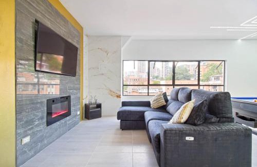 Soacha Apartment | 2 bedroom top floor with pool table, 1 block from Lleras park p9