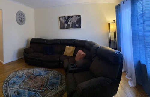 Albany House | 2 bedroom town house with game room