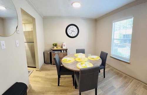 Cumberland House | 2-bedroom townhome in charming Smyrna with AC, WIFI , 4 min to Braves