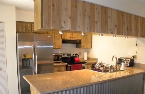 Cocoa Isles House | 2 Bedroom Townhome 99488 by Houzlet