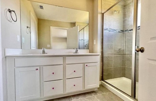 Bearss Plaza House | 2 Bedroom Townhome 425947 by Houzlet