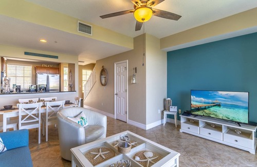 Ruskin House | 2-Bedroom Townhome with Stunning Water Views at Little Harbor Resort! | Sleeps 6