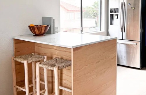 North Redondo House | 2 Bedroom Townhouse with Private Backyard 8 min from the beach