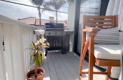North Redondo House | 2 Bedroom Townhouse with Private Backyard 8 min from the beach