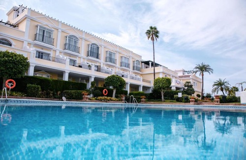 Marbella House | 2 Bedroom Townhouse in Stunning Aloha Gardens 21