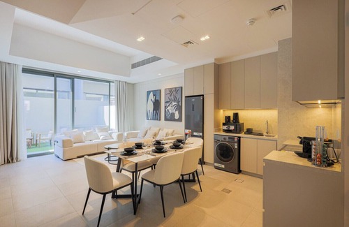 Dubai Ski Chalet | 2 Bedroom Townhouse w/Private Jacuzzi at MAG Eye