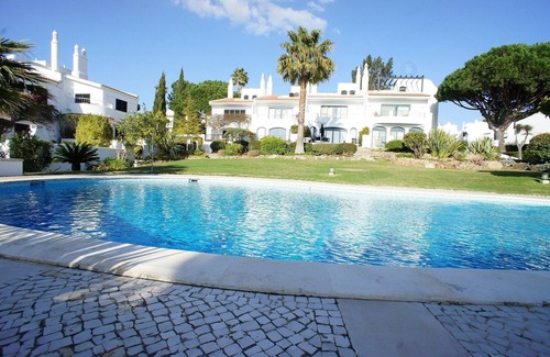 Almancil House | 2 Bedroom Townhouse with communal pool in Lakeside Quinta do Lago