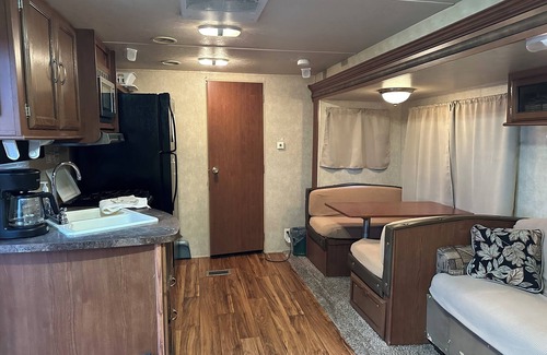 Clarendon House | 2 bedroom Trailer at A New Life Ranch LLC - Come ride horses!