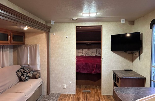 Clarendon House | 2 bedroom Trailer at A New Life Ranch LLC - Come ride horses!
