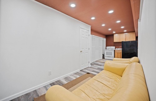 Mosswood Apartment | 2 Bedroom Unit near Park and Bart