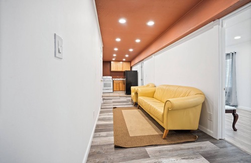 Mosswood Apartment | 2 Bedroom Unit near Park and Bart