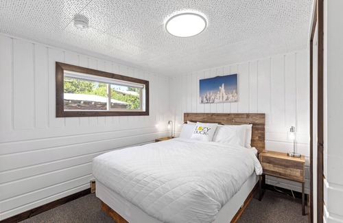 West Yellowstone Hotel | 2 Bedroom Unit! Lazy Duck Inn #16