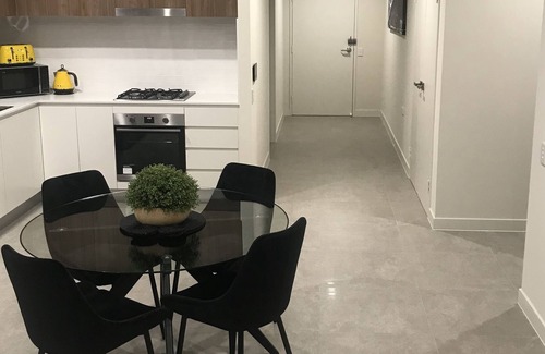 Kingswood Apartment | 2 Bedroom Unit - Wifi -Foxtel - Wheelchair Accessible