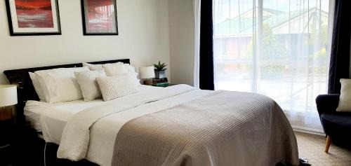 Mount Clear House | 2 Bedroom Unit with Garage and Backyard - Only minutes to Sovereign Hill and Ballarat CBD - Sleeps 1 to 6