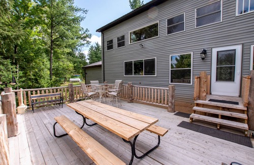 Harrison House | 2-bedroom vacation home just 10 minutes from Harrison Park