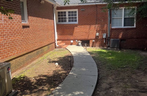 Albany House | 2-bedroom vacation home near Albany State University
