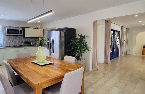 Noord Villa | 2- Bedroom vacation Villa Aruba, pool, walking distance to Eagle Beach!