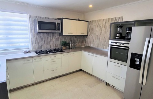 Noord Villa | 2- Bedroom vacation Villa Aruba, pool, walking distance to Eagle Beach!