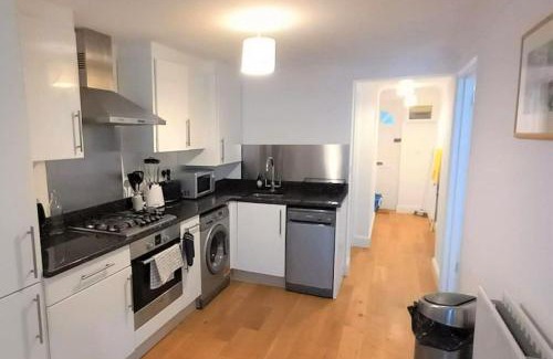 Southwark Apartment | 2 Bedroom Victorian Garden Flat