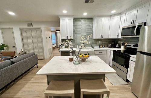 East Ocean View Apartment | 2 Bedroom w/King Beds walk to beach - top floor 7