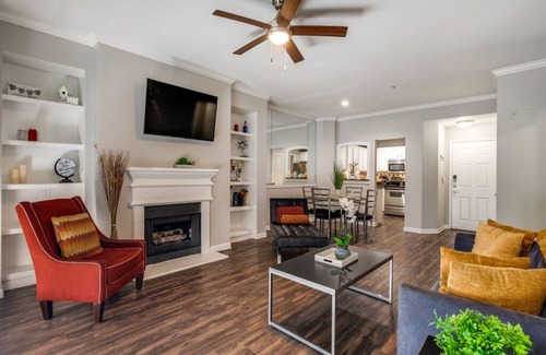 Oak Lawn Apartment | 2-bedroom Walk to West Village & Katy Trail!, GYM, FREE parking, WiFi