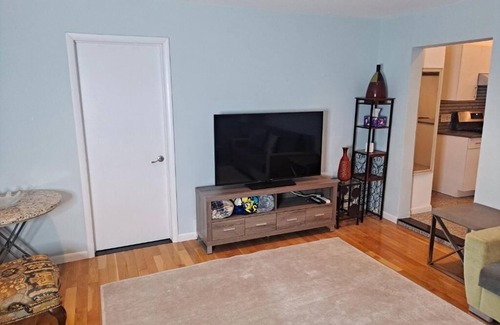 Sheepshead Bay Apartment | 2 Bedroom Waterfront Apartment. Peaceful, Friendly NYC Location.n