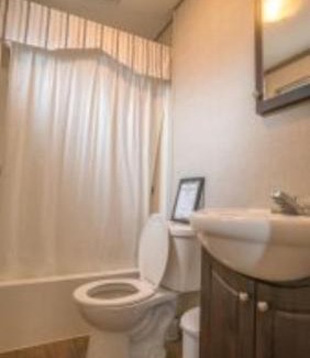 Campbellford House | 2 Bedroom Waterfront Cottage Cedar Point Cres 4
