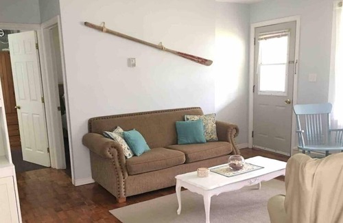 Gaspereaux Cottage | 2 Bedroom Waterfront Cottage