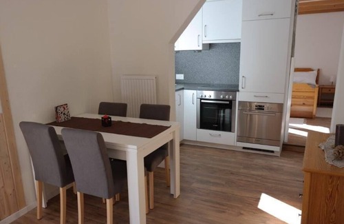 Wiler Apartment | 2-bedroom Whng. Sunny quiet perfectly renovated kitchen ideal location TV.