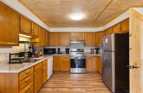 Gardiner House | 2 bedroom with hot tub near Yellowstone