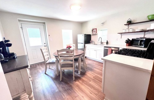 Weatherford House | 2-Bedroom with KING Bed Near Downtown Weatherford