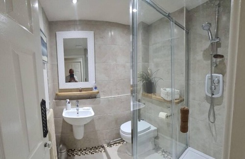 Galmpton Ski Chalet | 2 Bedroomed chalet in Galmpton Holiday park Galmpton Torbay Devon