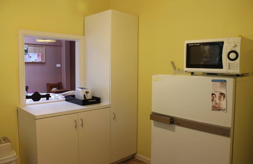 Olinda Bed & Breakfast | 2 bedroomed self cont budget fam suite, real wood fire central heating/air con