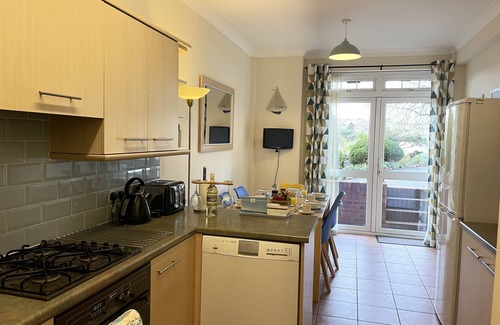 Roundham House | 2 bedroomed town house, 2 mins walk from Goodrington Beach, sleeps 4.