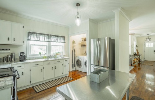 Chattanooga House | 2 bedrooms, 1 bath, cozy kitchen, living room and game room/multipurpose room.