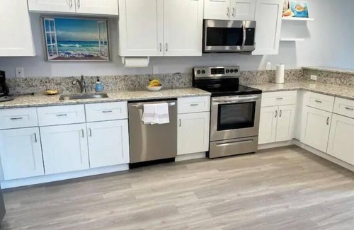 Butler Beach Condo | 2 bedrooms 1 bath first floor condo on Anastasia Island. Minutes from beach.