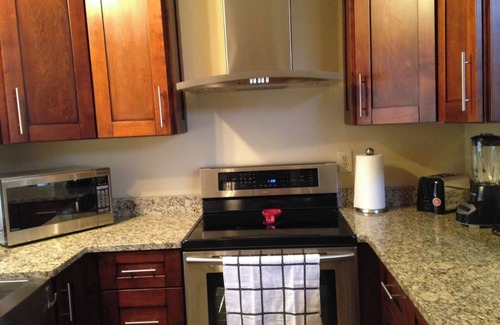 Villa De Paz Condo | 2 bedrooms & 1 full bathrooms in Glendale