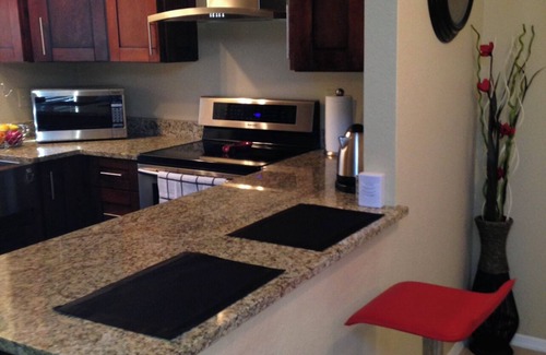 Villa De Paz Condo | 2 bedrooms & 1 full bathrooms in Glendale